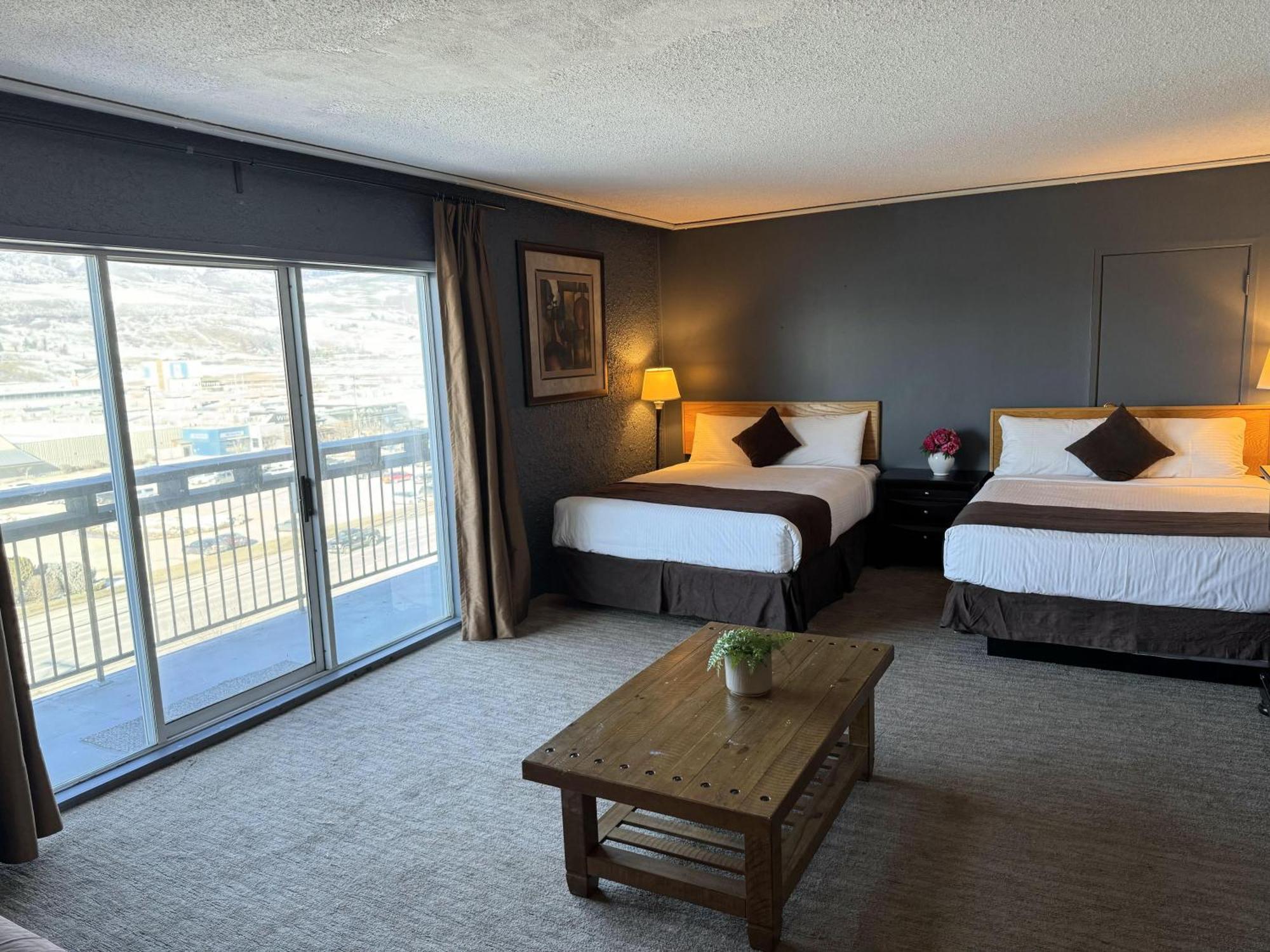 Divya Sutra Plaza And Conference Centre, Vernon, Bc 외부 사진