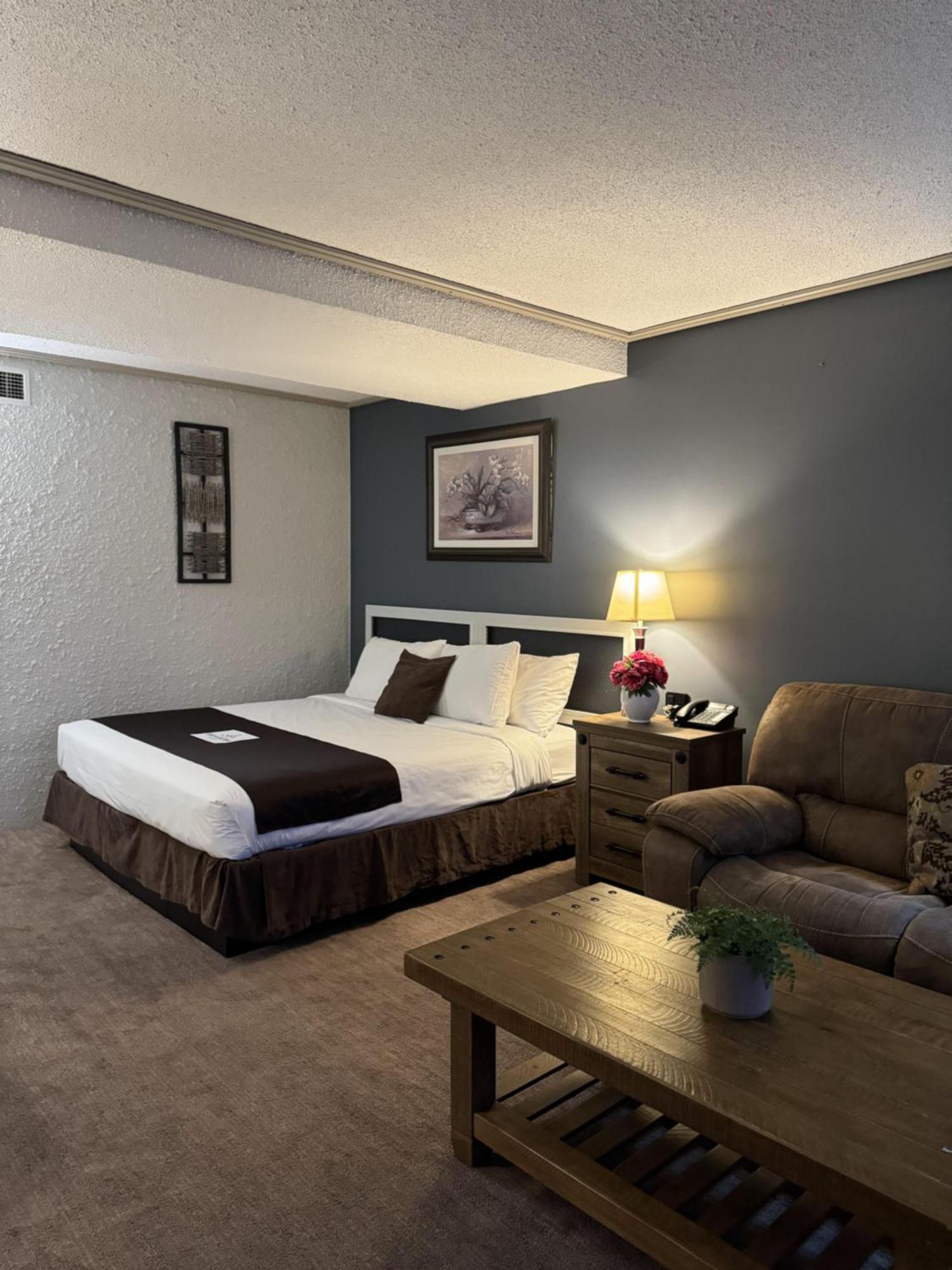 Divya Sutra Plaza And Conference Centre, Vernon, Bc 외부 사진