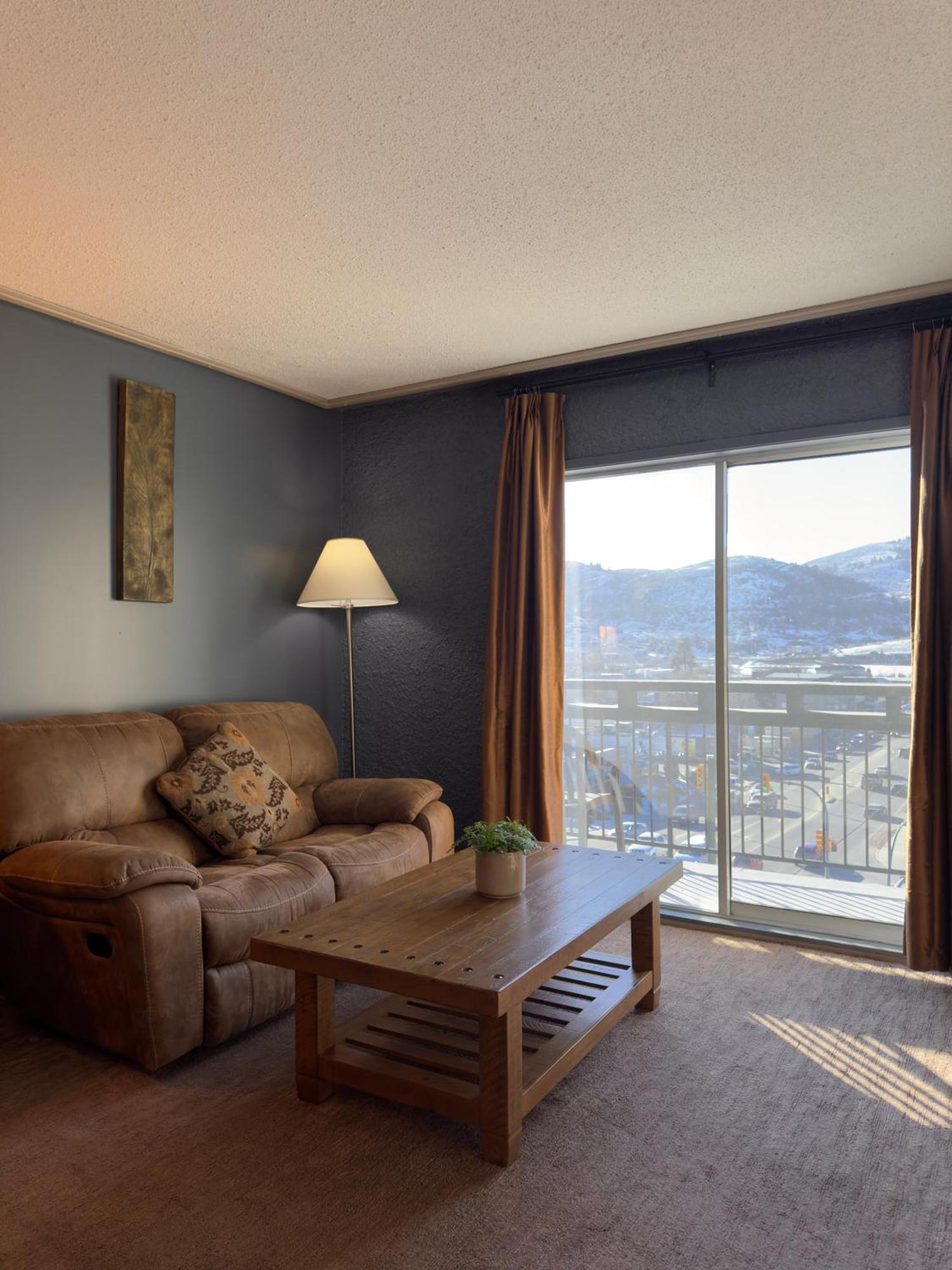 Divya Sutra Plaza And Conference Centre, Vernon, Bc 외부 사진