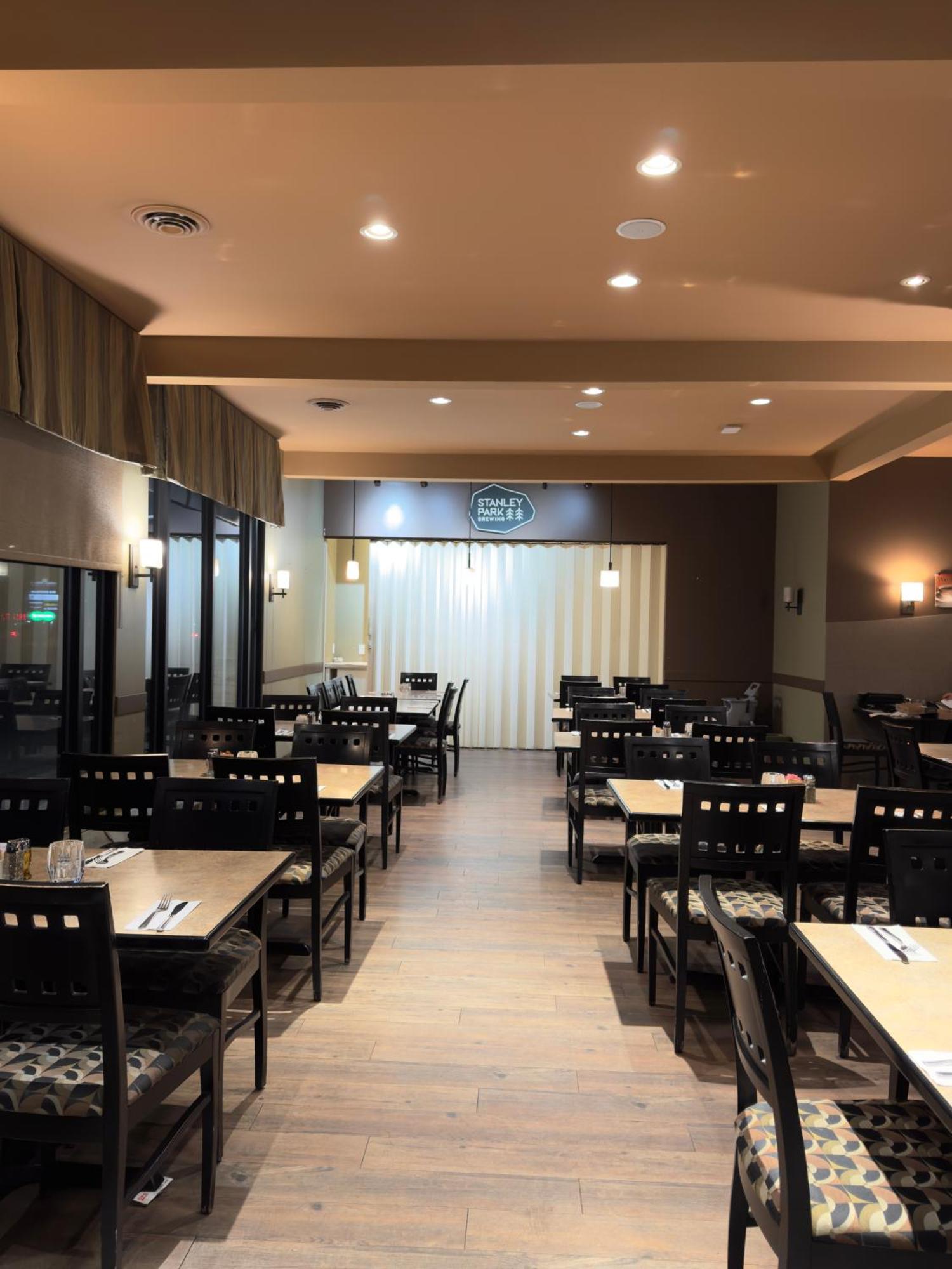 Divya Sutra Plaza And Conference Centre, Vernon, Bc 외부 사진