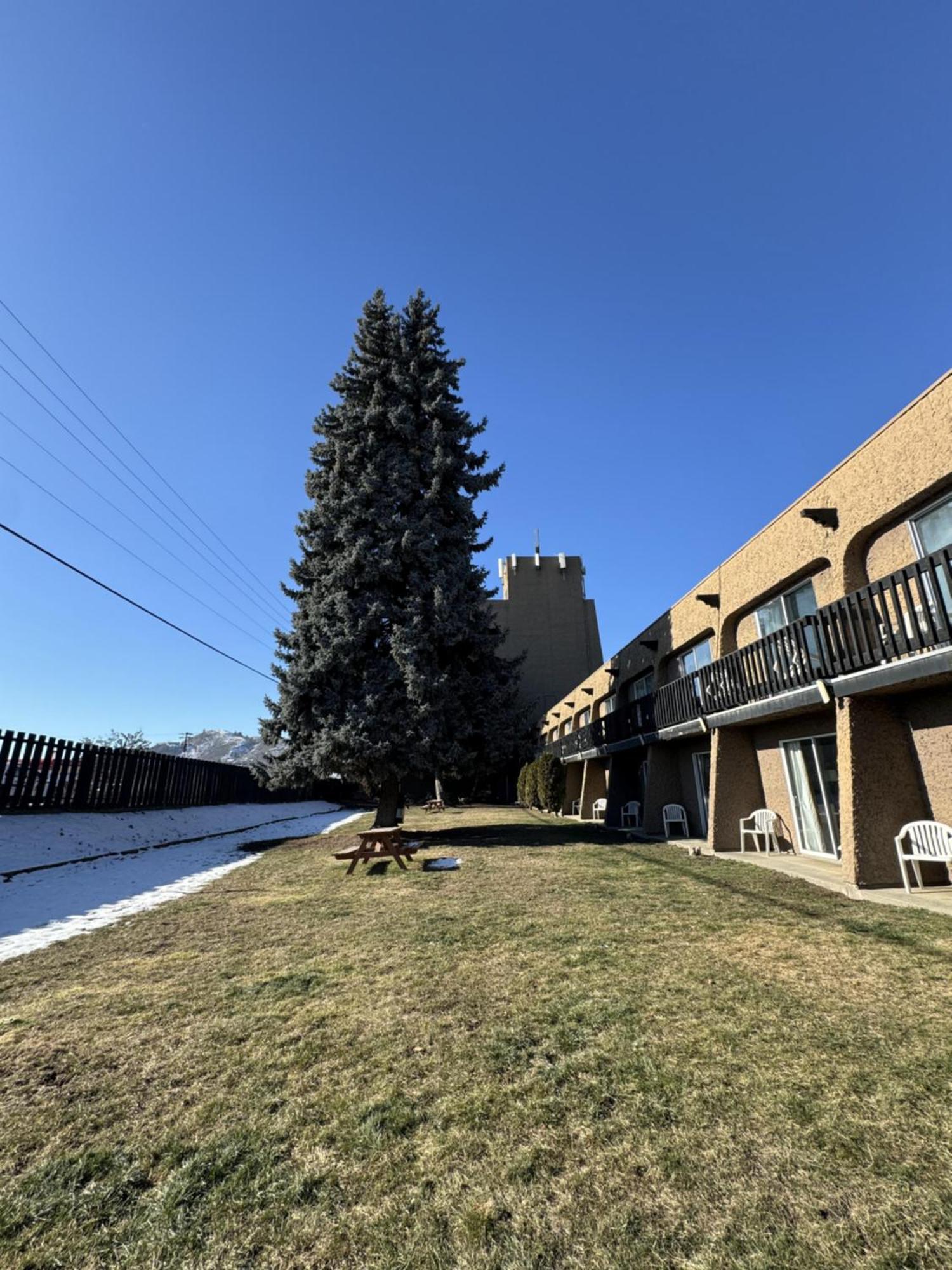 Divya Sutra Plaza And Conference Centre, Vernon, Bc 외부 사진
