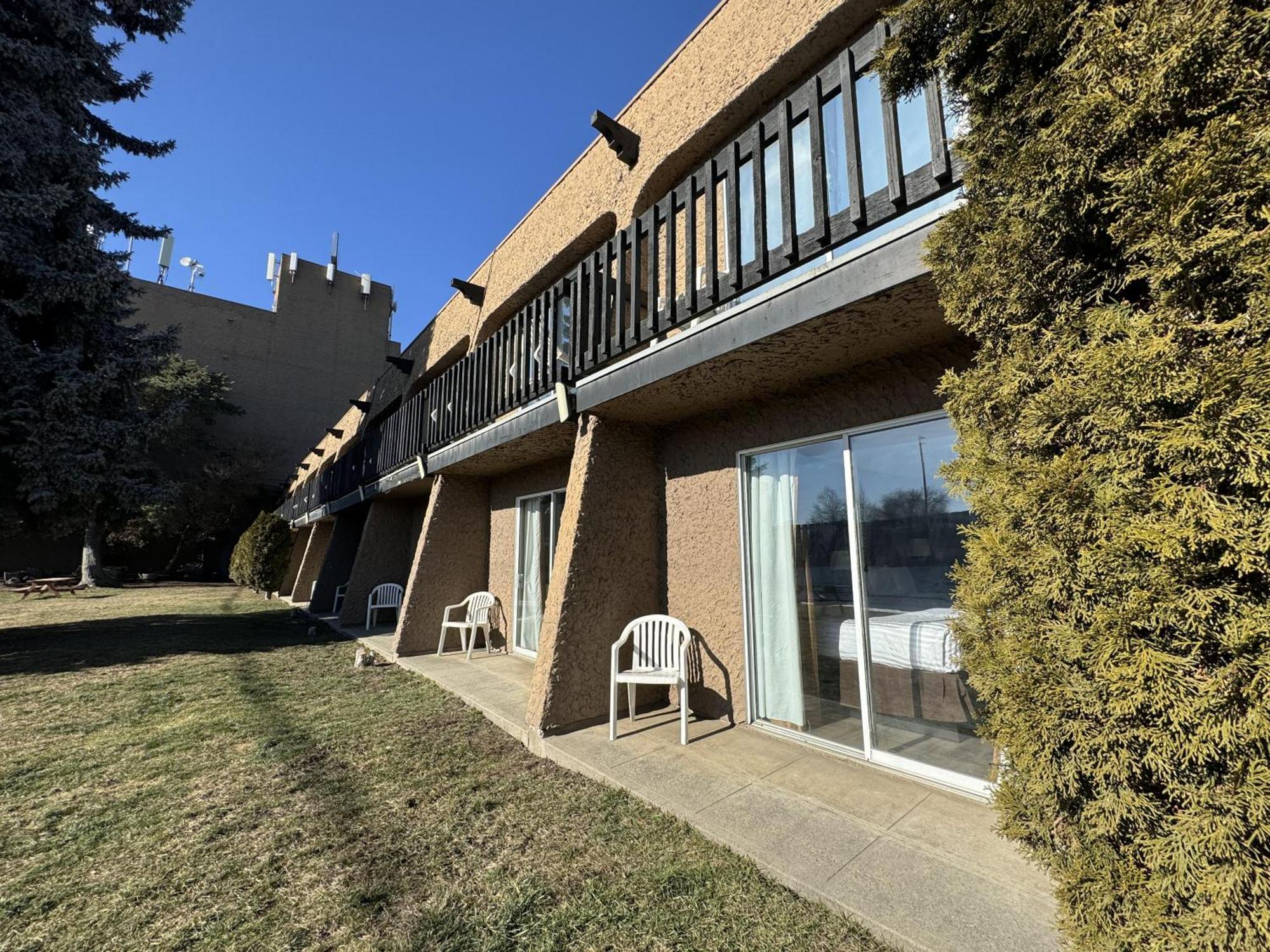 Divya Sutra Plaza And Conference Centre, Vernon, Bc 외부 사진