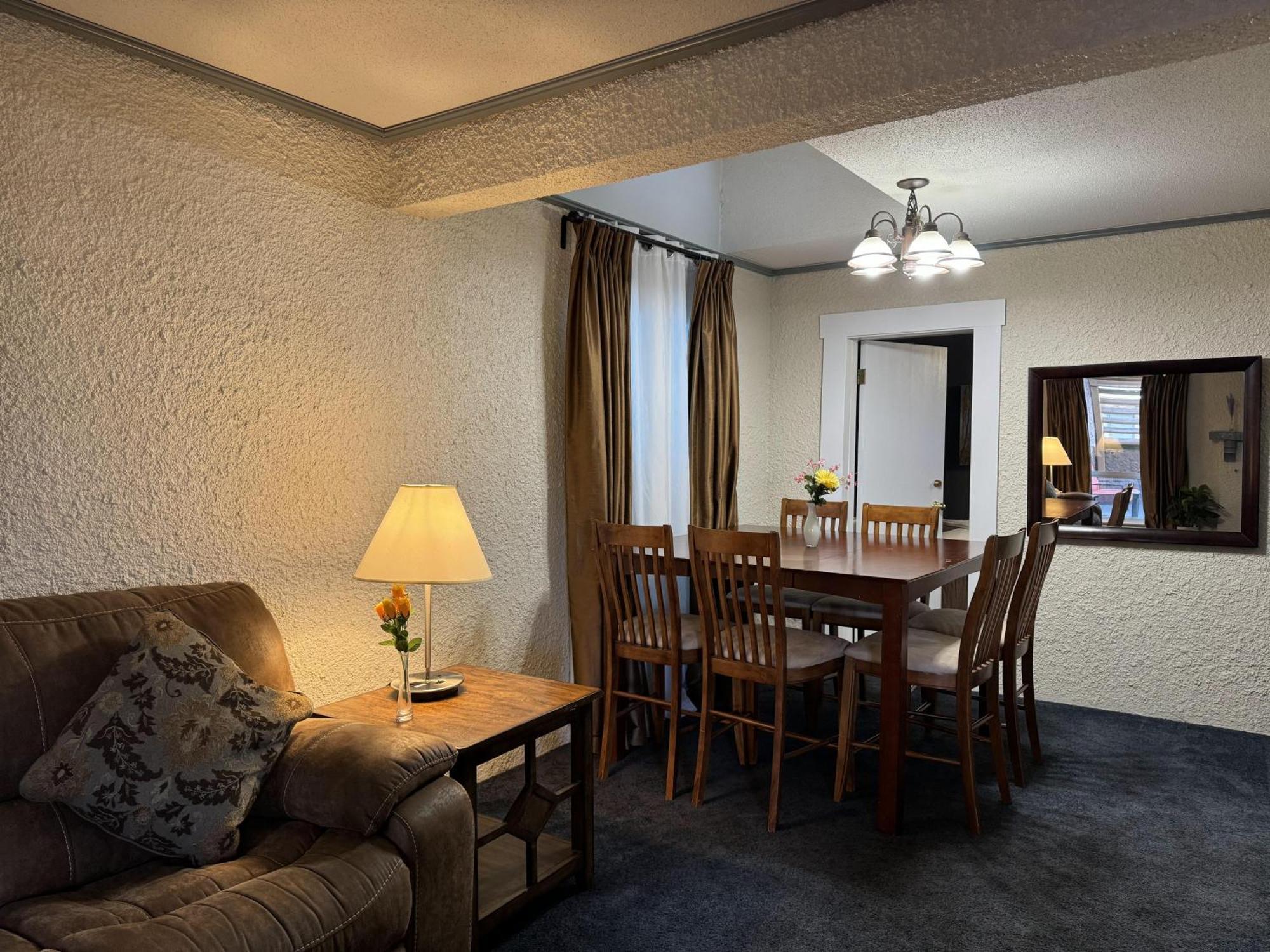 Divya Sutra Plaza And Conference Centre, Vernon, Bc 외부 사진