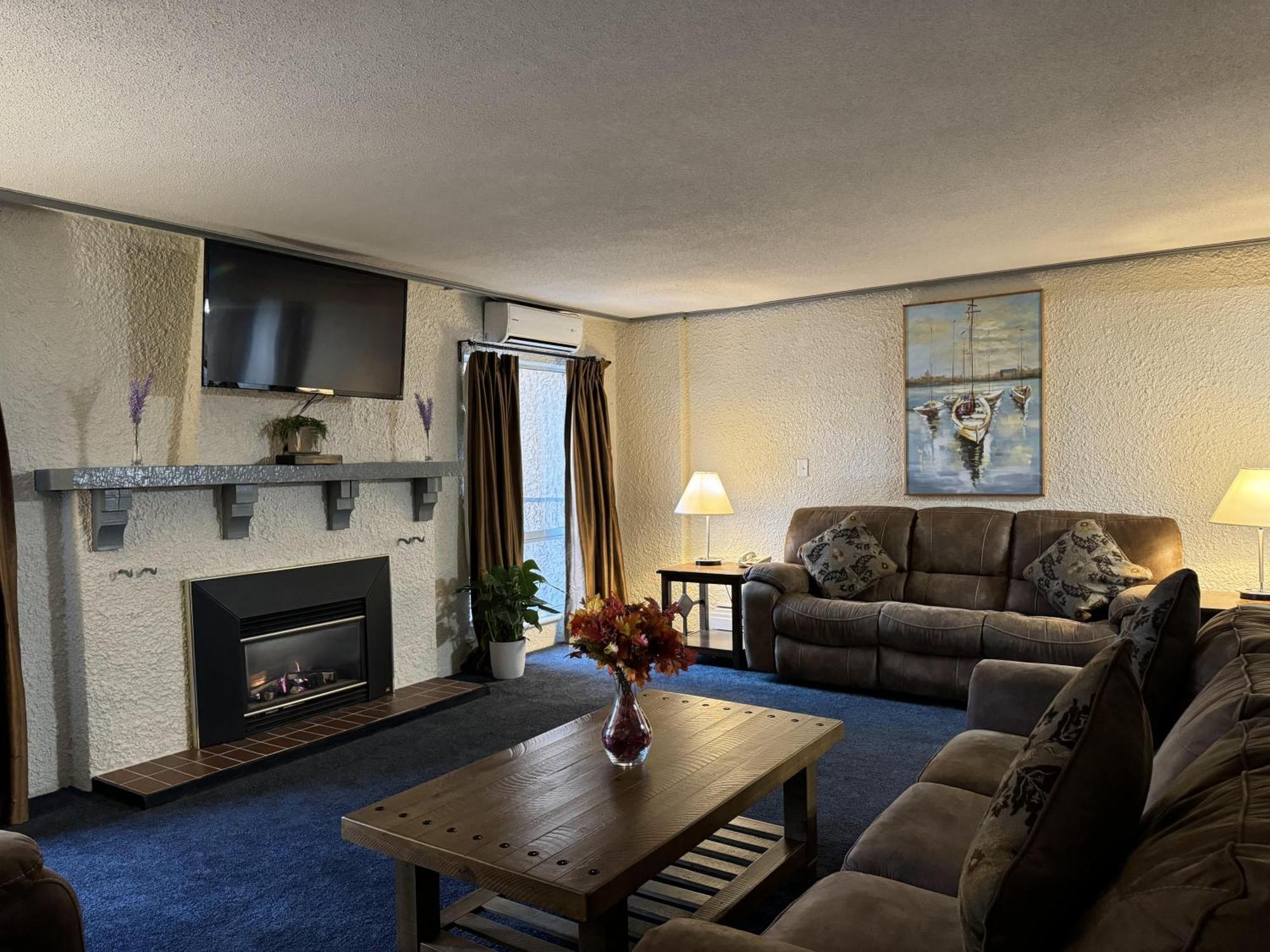 Divya Sutra Plaza And Conference Centre, Vernon, Bc 외부 사진